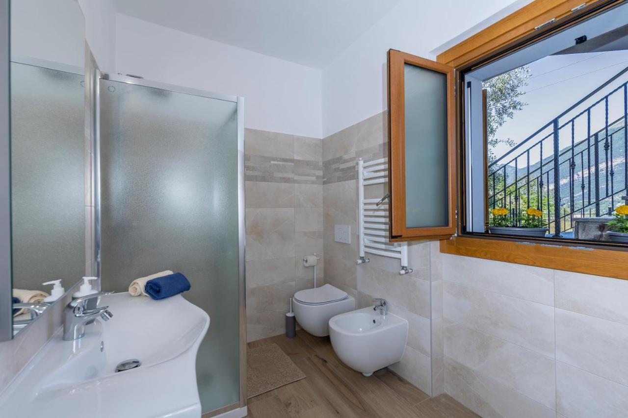 Apartment With Garden And Parking เบลลาโจ ภายนอก รูปภาพ