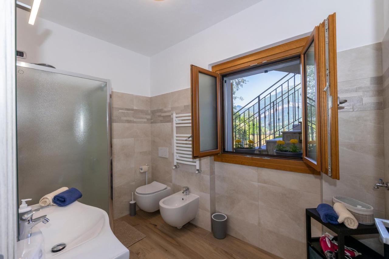 Apartment With Garden And Parking เบลลาโจ ภายนอก รูปภาพ