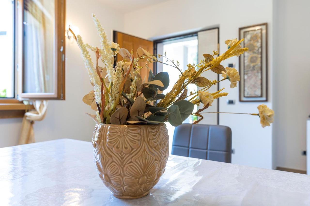 Apartment With Garden And Parking เบลลาโจ ภายนอก รูปภาพ
